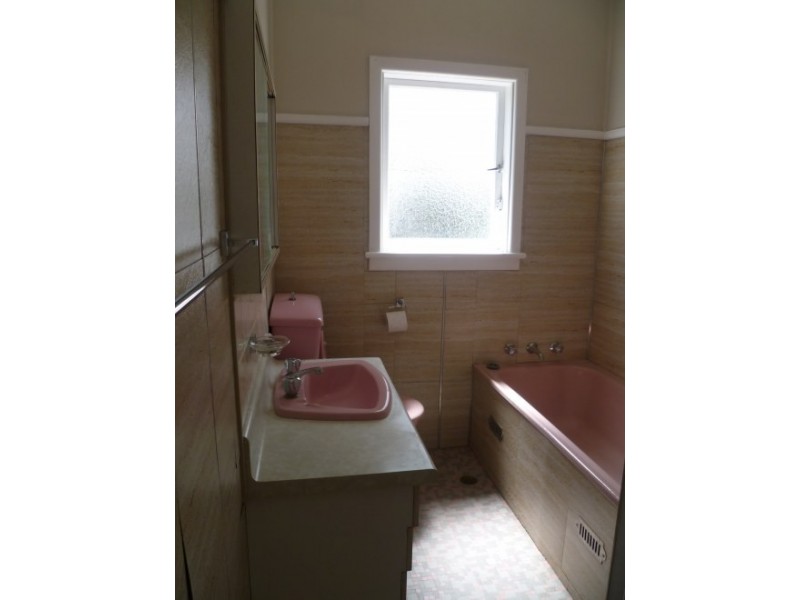 206 Lambeth Street, Picnic Point NSW 2213