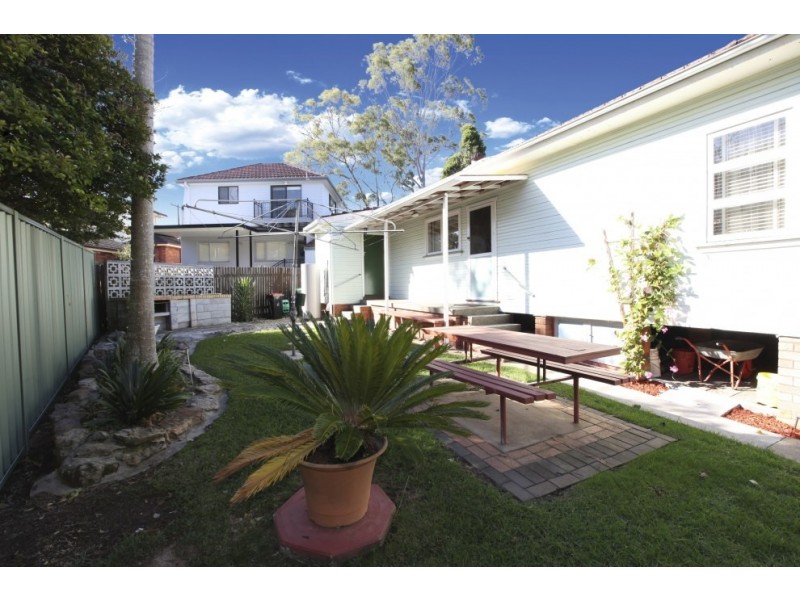 206 Lambeth Street, Picnic Point NSW 2213