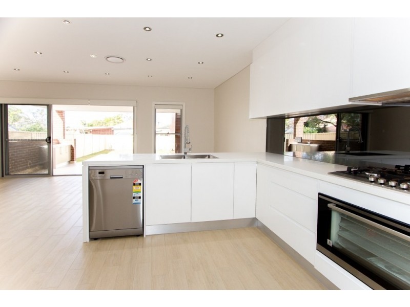 17 Donald Street, Picnic Point NSW 2213