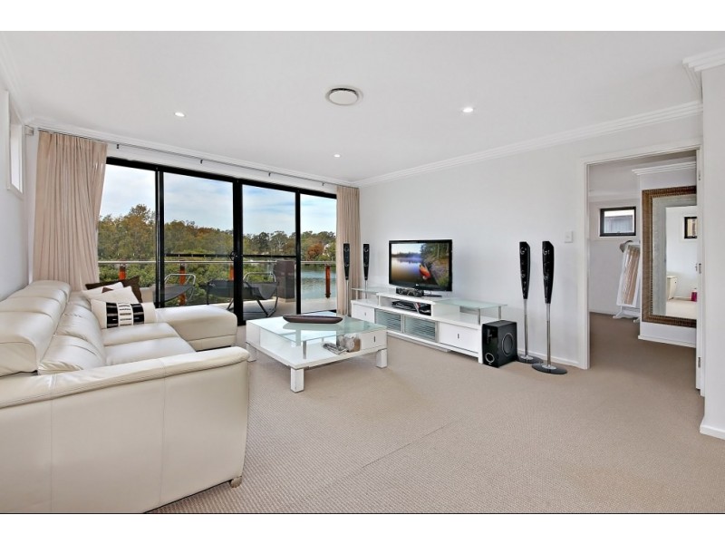 610 Henry Lawson Drive, East Hills NSW 2213