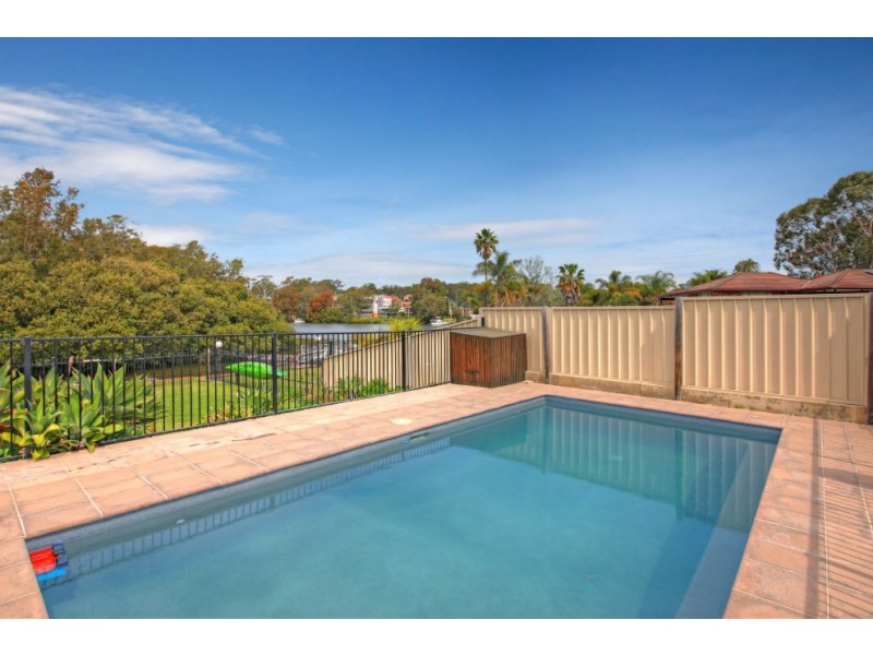 610 Henry Lawson Drive, East Hills NSW 2213