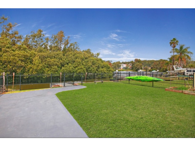 610 Henry Lawson Drive, East Hills NSW 2213