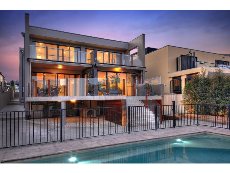 610 Henry Lawson Drive, East Hills NSW 2213