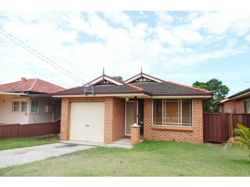 823 Henry Lawson Drive, Picnic Point NSW 2213