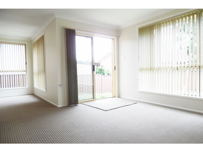 823 Henry Lawson Drive, Picnic Point NSW 2213