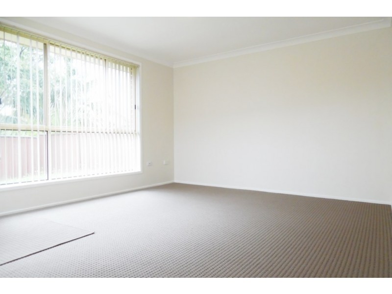823 Henry Lawson Drive, Picnic Point NSW 2213