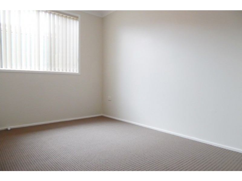 823 Henry Lawson Drive, Picnic Point NSW 2213