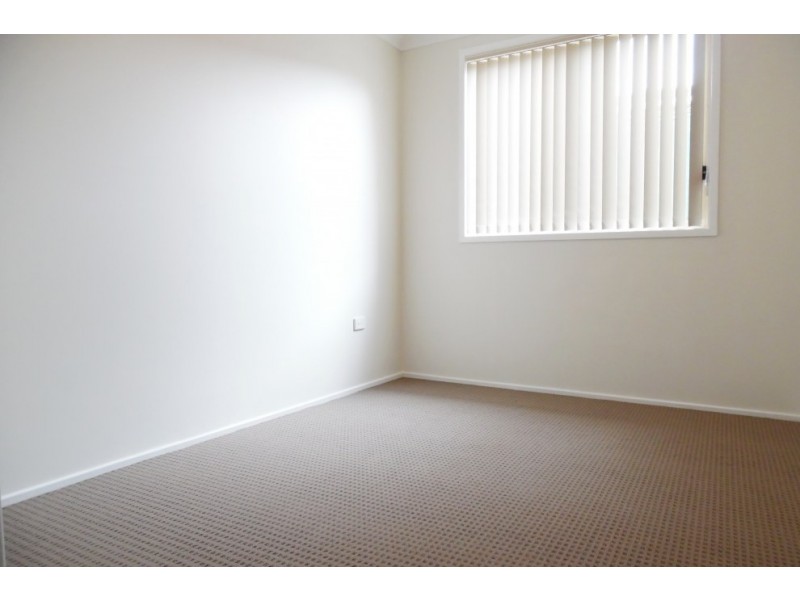 823 Henry Lawson Drive, Picnic Point NSW 2213