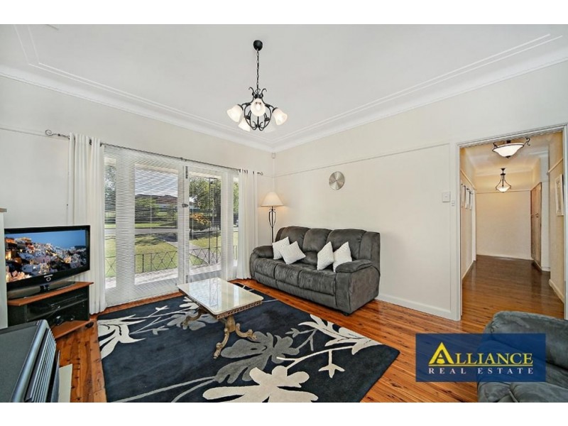 7 Singleton Avenue, East Hills NSW 2213