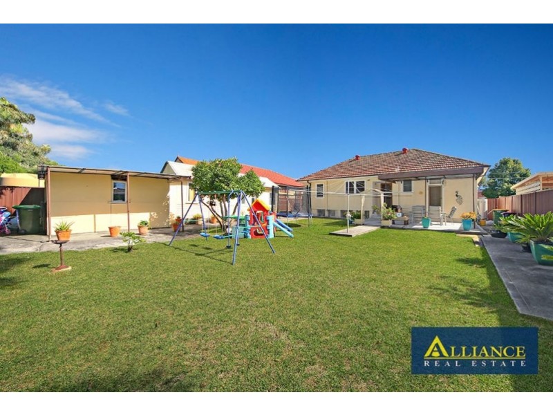 7 Singleton Avenue, East Hills NSW 2213