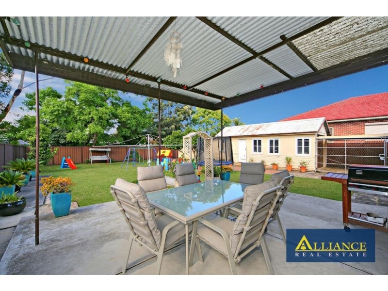 7 Singleton Avenue, East Hills NSW 2213