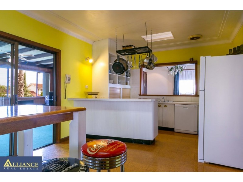 32 Gowlland Parade, Panania NSW 2213