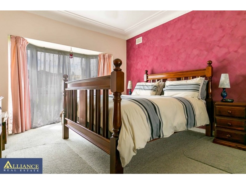 32 Gowlland Parade, Panania NSW 2213