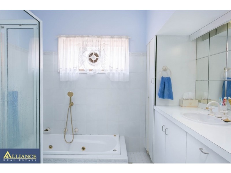 32 Gowlland Parade, Panania NSW 2213