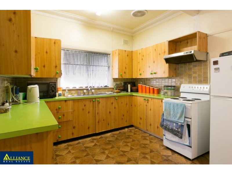 9 Doris Street, Picnic Point NSW 2213