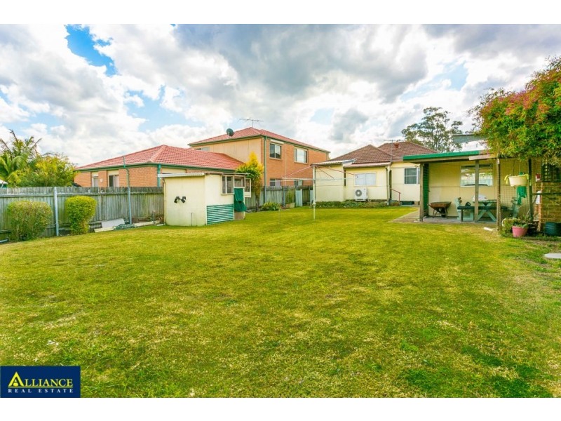 9 Doris Street, Picnic Point NSW 2213
