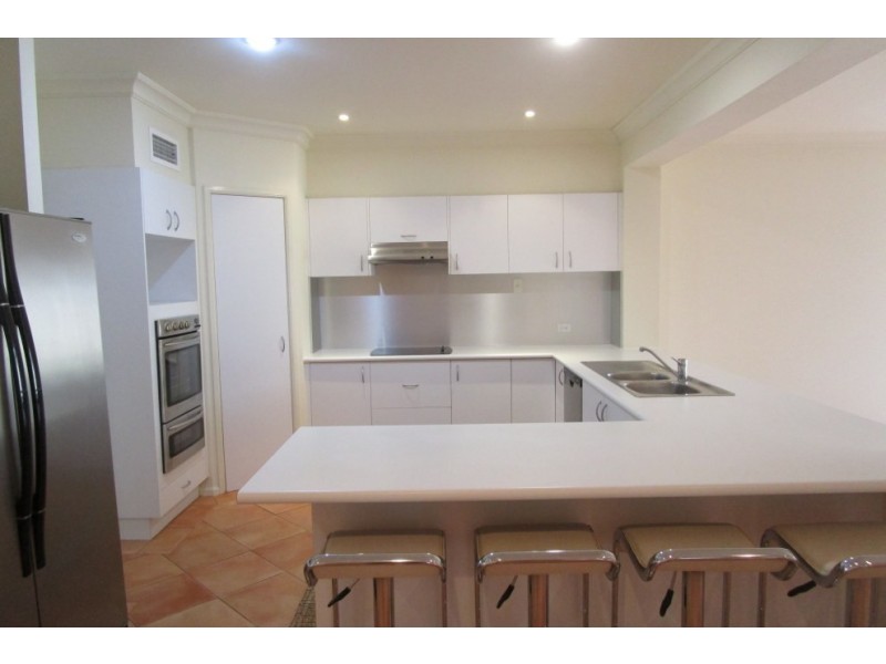 4 Stretham Avenue, Picnic Point NSW 2213