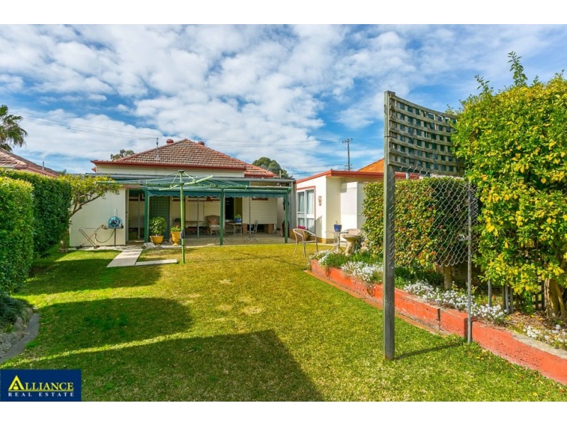 40 Laundess Avenue, Panania NSW 2213