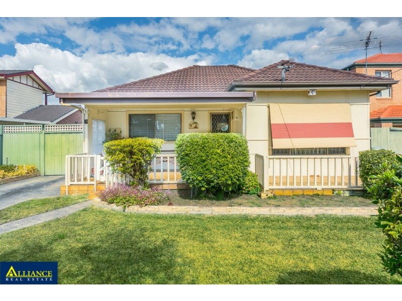 9 Doris Street, Picnic Point NSW 2213