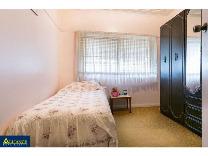 9 Doris Street, Picnic Point NSW 2213