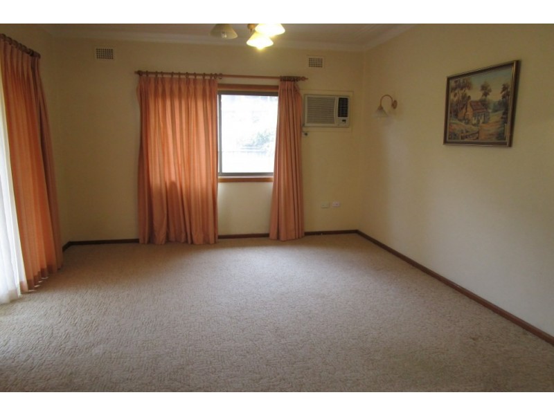 10 Harford Avenue, East Hills NSW 2213