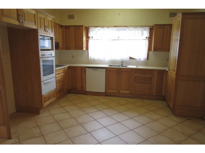 10 Harford Avenue, East Hills NSW 2213