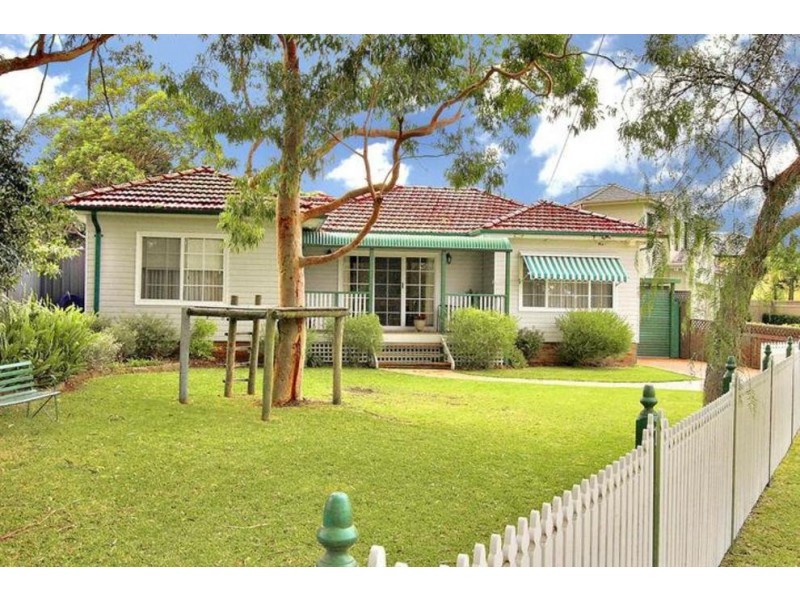 4 Elliott Street, Picnic Point NSW 2213