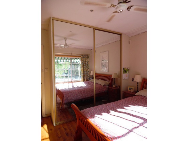4 Elliott Street, Picnic Point NSW 2213