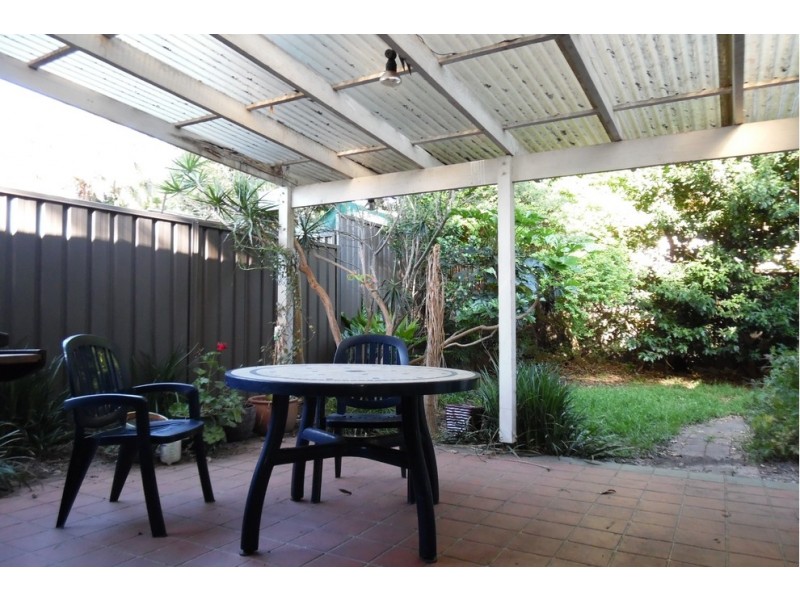 4 Elliott Street, Picnic Point NSW 2213