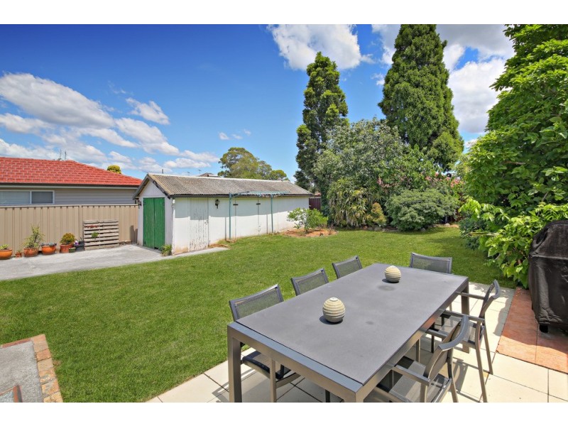 25 Mae Crescent, Panania NSW 2213