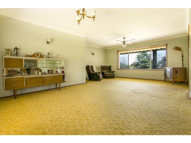 32 Sturt Avenue, Georges Hall NSW 2198