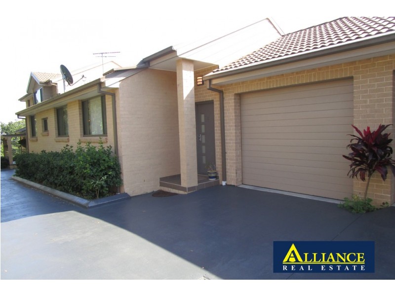 2/755 Henry Lawson Drive, Picnic Point NSW 2213