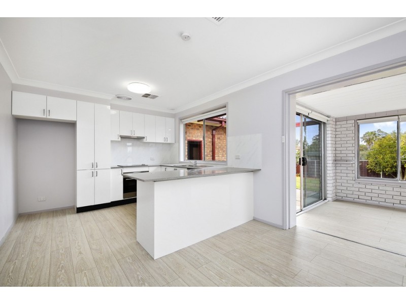 7 Kooloona Crescent, Bradbury NSW 2560