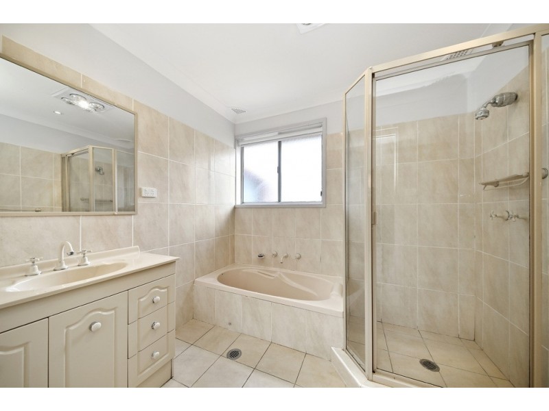 7 Kooloona Crescent, Bradbury NSW 2560