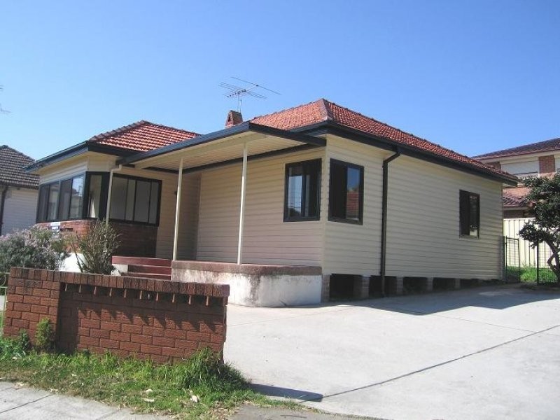 589 Henry Lawson Drive, East Hills NSW 2213