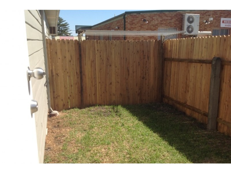 2/114 Railway Street, Corrimal NSW 2518