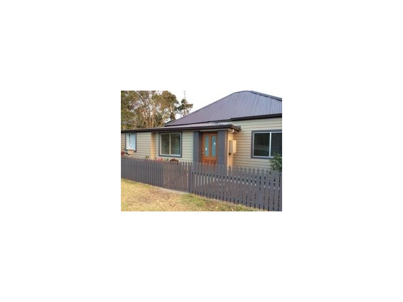 4 Wrexham Road, Thirroul NSW 2515