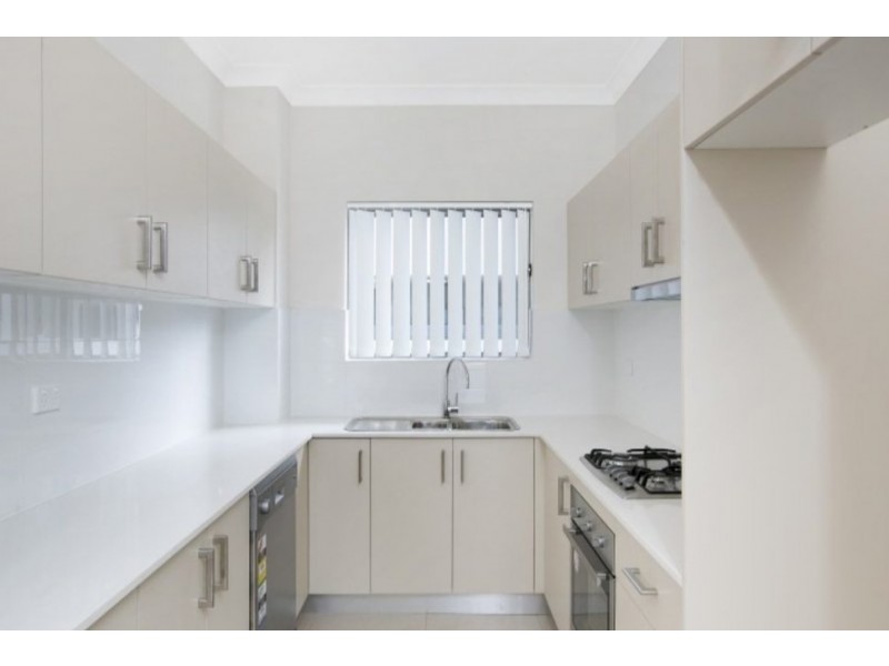 18/225 Princes Highway, Corrimal NSW 2518