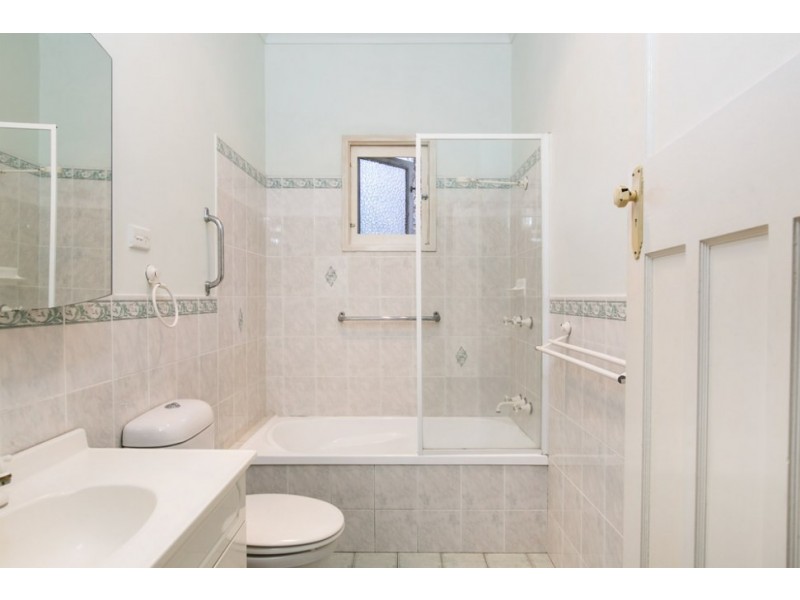 42 Ocean Street, Mount Saint Thomas NSW 2500