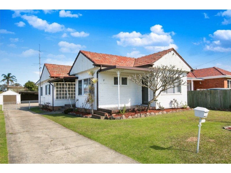 7 Mary Ann Street, Towradgi NSW 2518