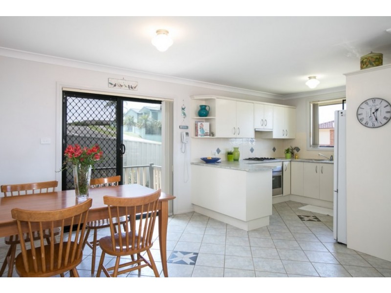3/2 Yarle Crescent, Flinders NSW 2529