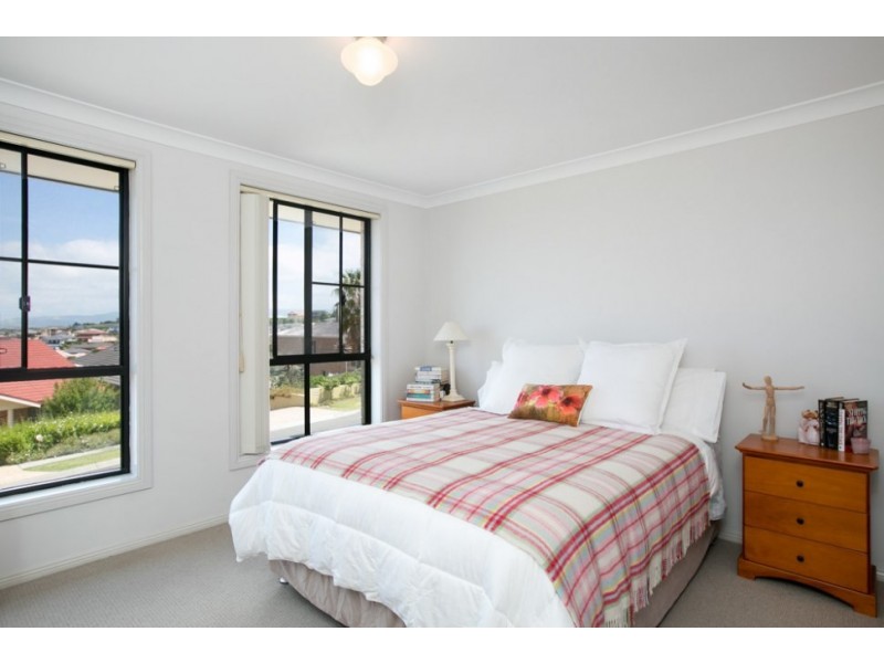 3/2 Yarle Crescent, Flinders NSW 2529