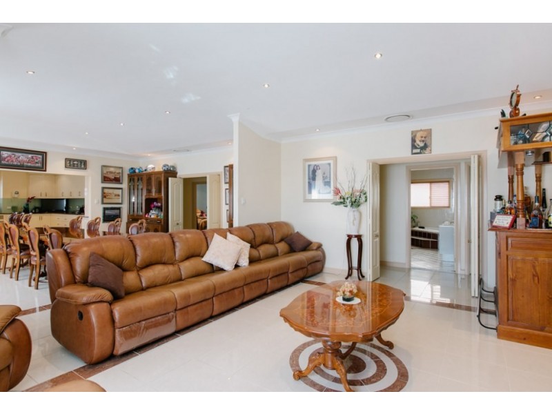 11 Hamilton Street, Fairy Meadow NSW 2519