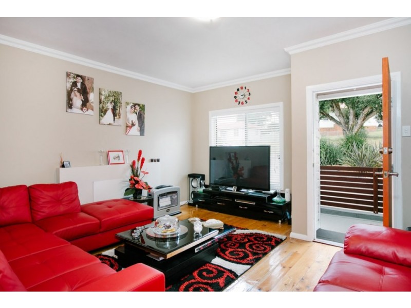 17 Central Road, Unanderra NSW 2526