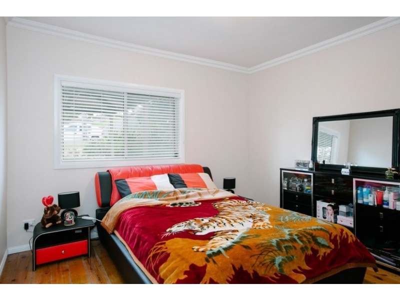 17 Central Road, Unanderra NSW 2526