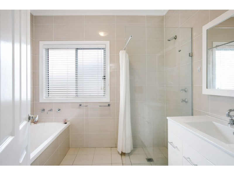 17 Central Road, Unanderra NSW 2526