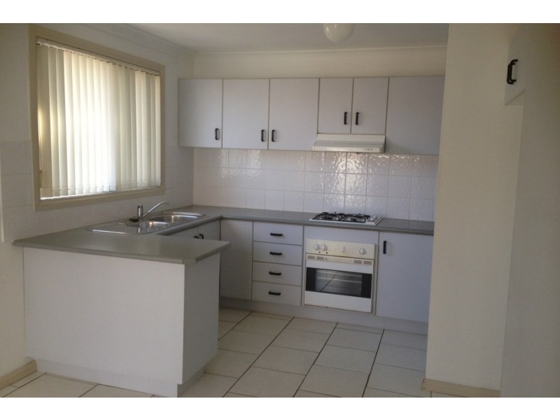 2/8 Wallis Close, Flinders NSW 2529