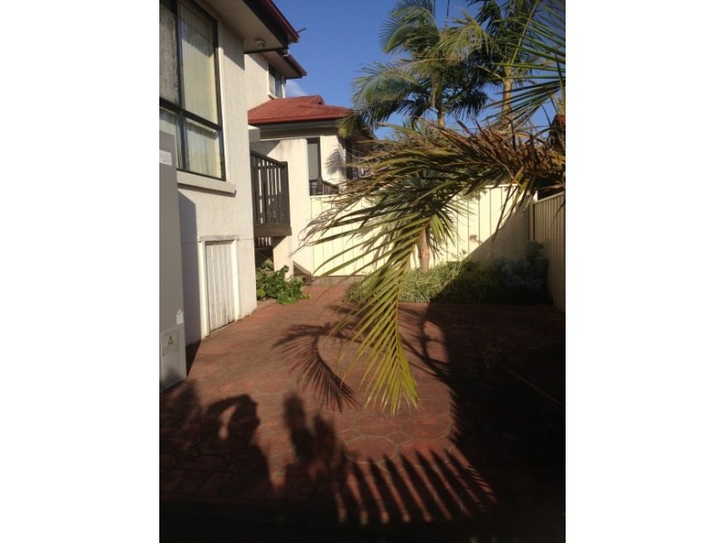 2/8 Wallis Close, Flinders NSW 2529