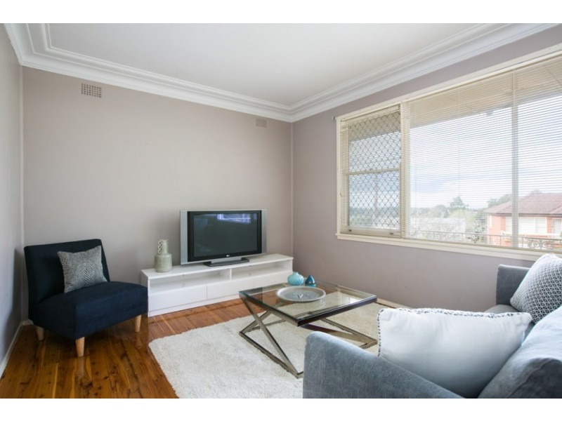 8 Ian Bruce Crescent, Balgownie NSW 2519