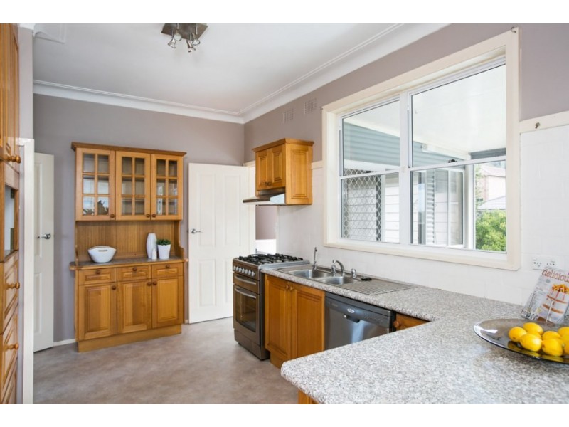 8 Ian Bruce Crescent, Balgownie NSW 2519